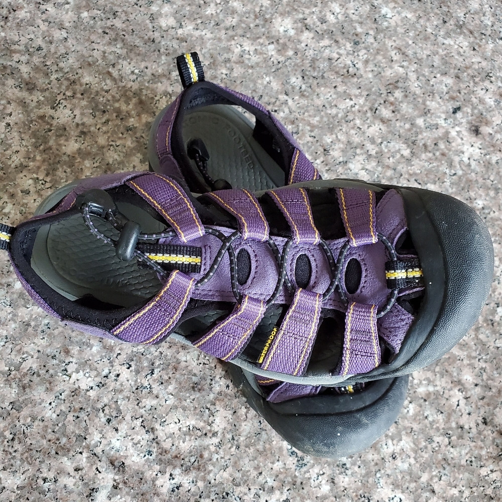 7.5 Keen waterproof hiking/water shoe
